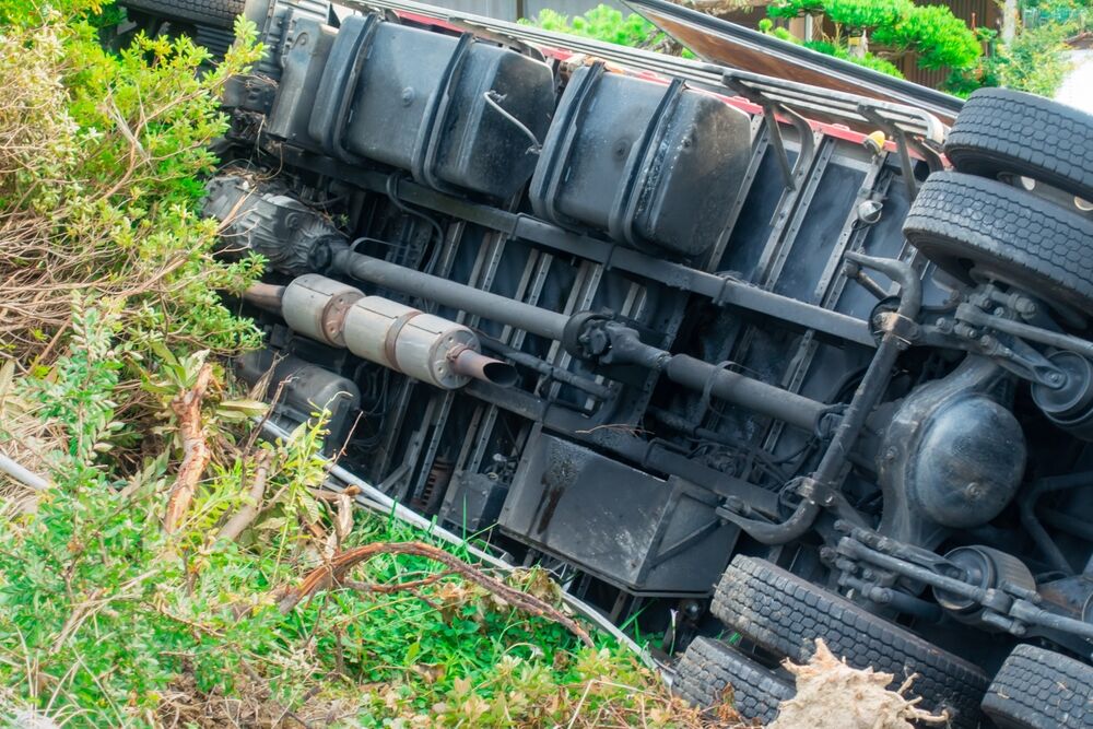 A picture of a truck that caused an accident and fell.